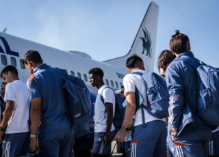 Elenco celeste viaja para Salvador.