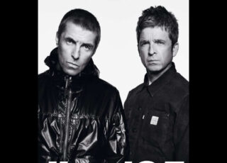 O Oasis, maior fenômeno cultural da música no Reino Unido na era pós-Beatles, tem inúmeras conexões com o futebol. Foto: reprodução site oficial da banda.