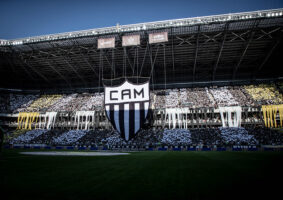 Torcida do Galo faz bela festa, na Arena MRV, antes do jogo contra o Vasco, que aconteceu hoje.