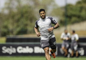 Mais uma vez se provando diferenciado em termos físicos e de comportamento, Hulk vem se recuperando em tempo recorde, treinou nesta última segunda-feira, e possui boas chances de jogar amanhã, contra o São Paulo.