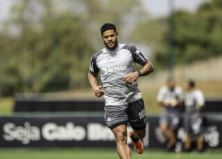 Mais uma vez se provando diferenciado em termos físicos e de comportamento, Hulk vem se recuperando em tempo recorde, treinou nesta última segunda-feira, e possui boas chances de jogar amanhã, contra o São Paulo.