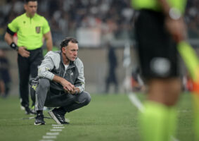Mais uma vez, Milito cometeu erros na escalação, colocou um time fraco em campo, e desprezou, em excesso, o Brasileirão.