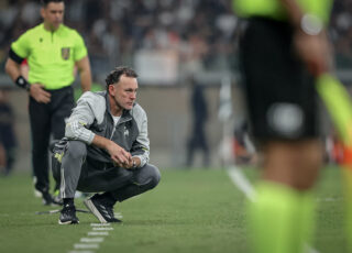 Mais uma vez, Milito cometeu erros na escalação, colocou um time fraco em campo, e desprezou, em excesso, o Brasileirão.
