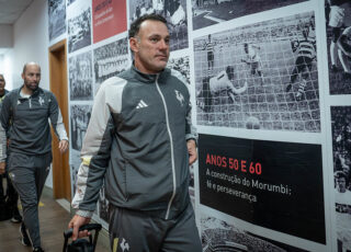 Milito, ontem, na vitória contra o São Paulo, quebrou alguns estereótipos e mostrou que sabe atuar de maneiras diferentes.