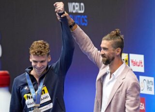 Michael Phelps, merecidamente, foi eleito pelo veículo americano como o maior atleta do século XXI.
