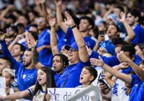 A torcida celeste mais uma vez compareceu em ótimo número no Mineirão, apoiou bastante o time, mas, no fim do jogo, hostilizou o técnico Fernando Seabra.