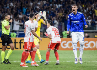 Na noite de ontem, Zé Ivaldo jogou improvisado na lateral direita - apenas um dos erros de escalação cometidos por Fernando Seabra.