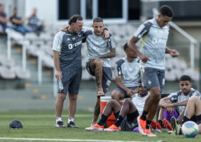 Na véspera do jogão de hoje, Milito já contou com Arana, de volta da seleção, nos treinamentos. Atuará este jogador, como ala/ponta, no momento ofensivo, ou qual um lateral mais tradicional, de modo geral?