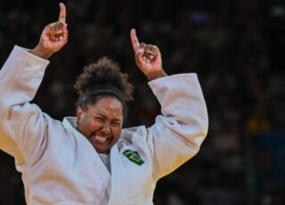 Bia Souza em momento emocionante nos jogos Olímpicos de Paris.