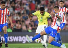 Na derrota do Brasil, Rodrygo começou aberto pela direita. No segundo tempo, fora deslocado para atuar por trás do centroavante, mais pelo meio. Foto: Getty Images
