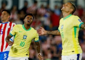 Mesmo mudando questões táticas no segundo tempo, o Brasil jogou mal basicamente o tempo todo, e segue preocupando. Foto: Reuters
