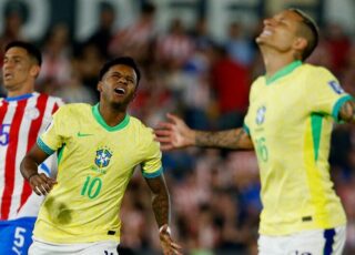 Mesmo mudando questões táticas no segundo tempo, o Brasil jogou mal basicamente o tempo todo, e segue preocupando. Foto: Reuters