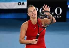 Sim, seria precoce colocar qualquer tenista da atualidade como sucessora de Serena Willians. Mas que, em diversos instantes, pela potência, pela agressividade, o estilo de Sabalenka lembra o da americana...