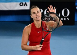 Sim, seria precoce colocar qualquer tenista da atualidade como sucessora de Serena Willians. Mas que, em diversos instantes, pela potência, pela agressividade, o estilo de Sabalenka lembra o da americana...