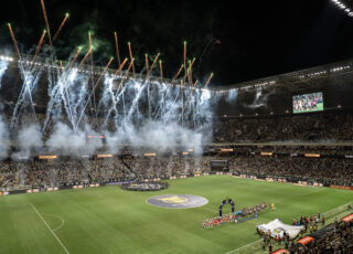 Apesar da derrota, e da chuva que afugentou a presença de um público maior na Arena MRV, a torcida do Galo apoiou o tempo todo, e se mostrou muito mais ligada no duelo de amanhã, contra o River, do que na peleja que acontecia em campo.