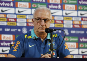A principal dificuldade de Dorival Júnior tem sido de ordem tática; em termos de escalação, de convocação, seu trabalho não têm sido ruim.