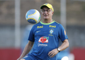 Dorival Júnior vem escolhendo bem as escalações da nossa seleção. Poderia, porém, dar mais minutagem, pela direita, ao excelente Estevão, do Palmeiras.