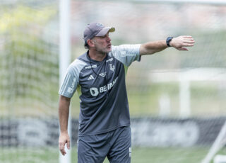 Taticamente, num cômputo geral, a despeito dos bons resultados nas Copas, tem faltado, ao treinador Gabriel Milito, mais capacidade de edificar seu conjunto com mais consistência, regularidade...