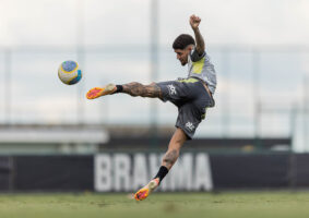 Com o desfalque de Arana, que serve a seleção brasileira em mais uma data FIFA, Rubens deve voltar a ser titular, hoje, na partida contra o Flamengo.