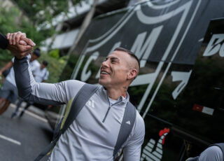 Na batalha de hoje, Vargas deve começar ao lado de Deyverson. Se for bem, quem sabe não ganha força para, no domingo, ser uma espécie de dublê deste?