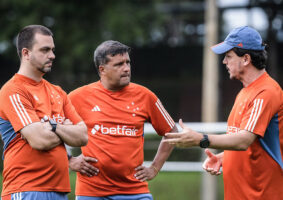 Fernando Diniz segue quebrando a cabeça para conceder ao seu escrete o mínimo de solidez, de organização, de compactação, de criatividade e organização defensiva, para o duelo dificílimo e decisivo, de hoje, contra o Palmeiras, no Mineirão.