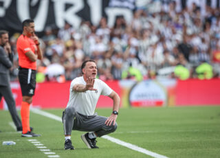 O trabalho de Milito peca muito mais por aspectos, em determinada alçada, menos facilmente detectáveis, do que pelas decantadas improvisações, por exemplo.